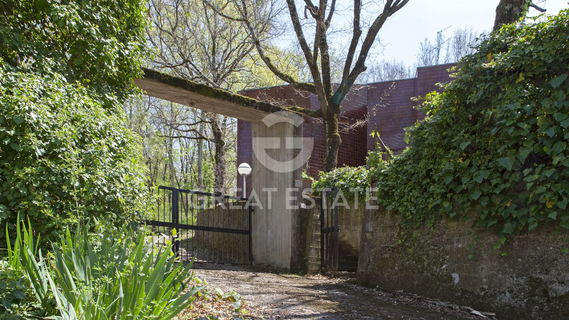 House 439m² in Italy, Arezzo. Priced at 450000€ rent photo-11