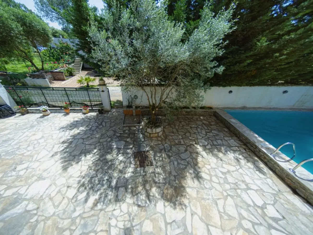House 300m² in Montenegro, Krimovica. Priced at 400000€ rent photo-7