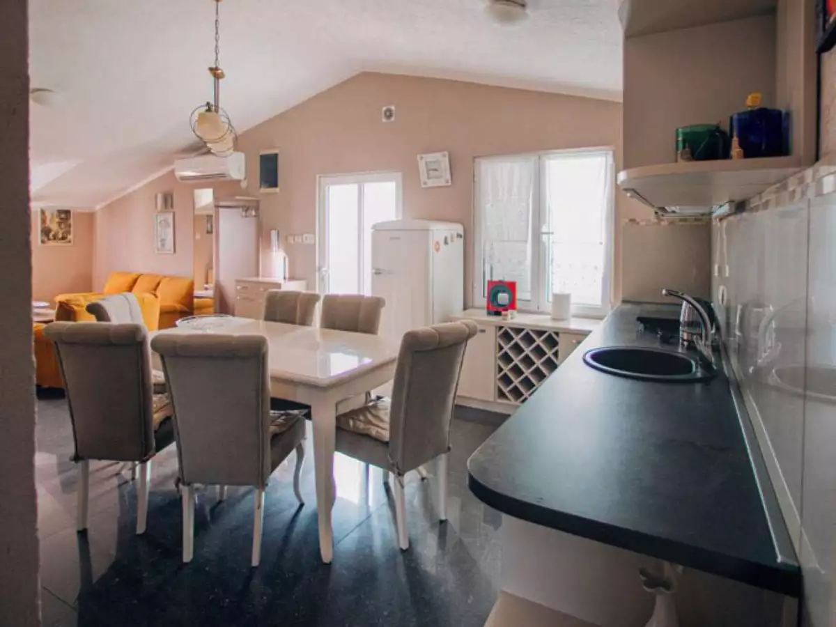 House 300m² in Montenegro, Krimovica. Priced at 400000€ rent photo-16