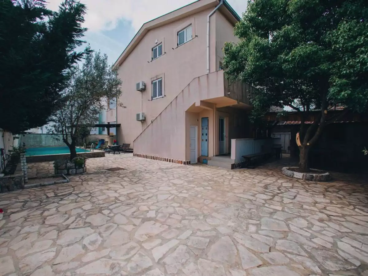 House 300m² in Montenegro, Krimovica. Priced at 400000€ rent photo-18