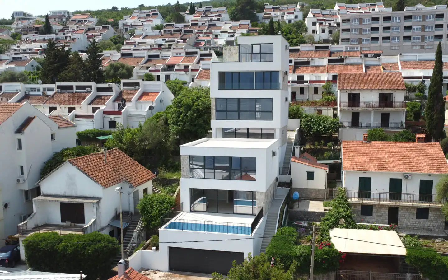 Villa 200m² in Montenegro, Tivat. Priced at 530000€ rent photo-2