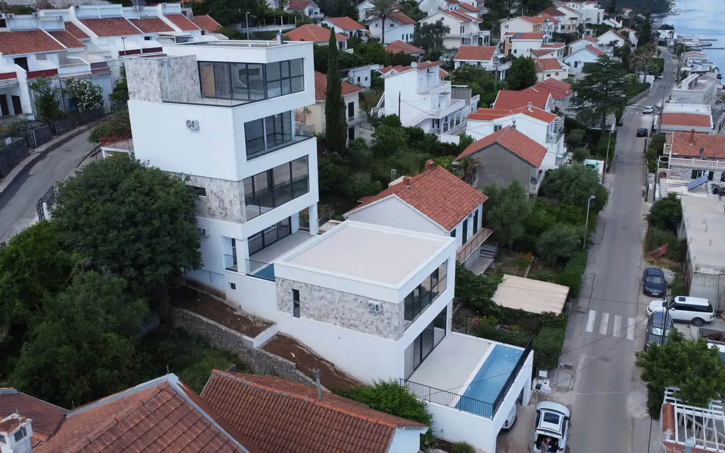Villa 200m² in Montenegro, Tivat. Priced at 530000€ rent photo-9