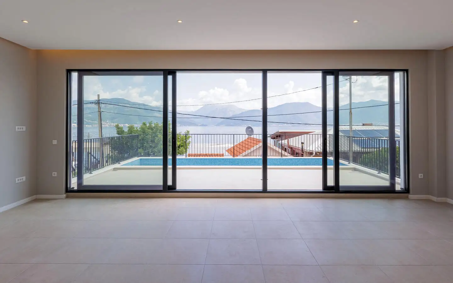 Villa 200m² in Montenegro, Tivat. Priced at 530000€ rent photo-11