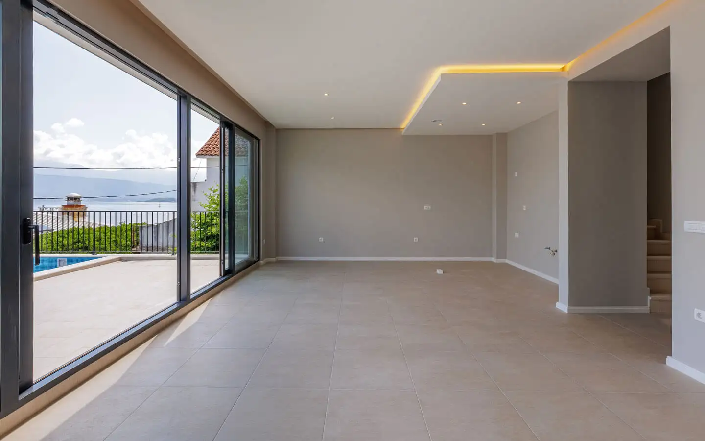 Villa 200m² in Montenegro, Tivat. Priced at 530000€ rent photo-13