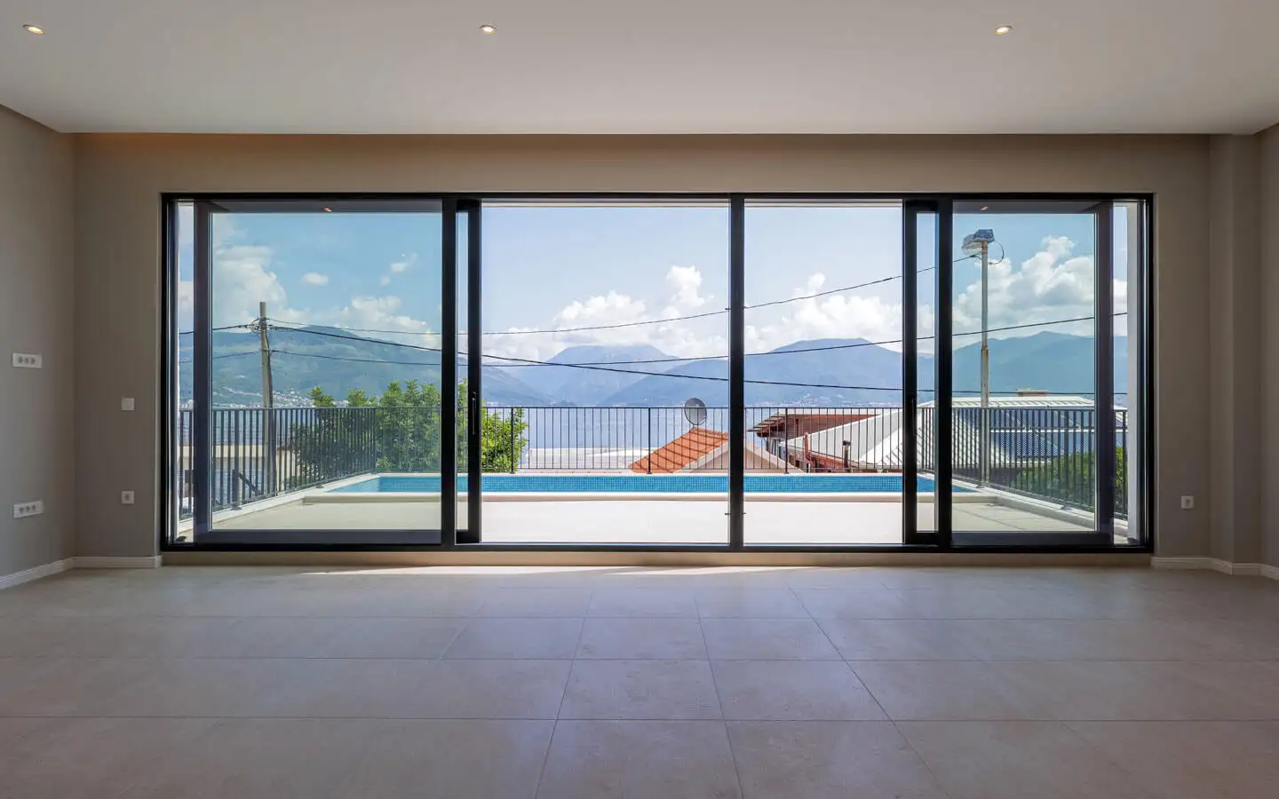Villa 200m² in Montenegro, Tivat. Priced at 530000€ rent photo-14