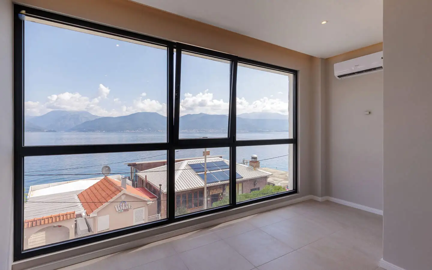 Villa 200m² in Montenegro, Tivat. Priced at 530000€ rent photo-17