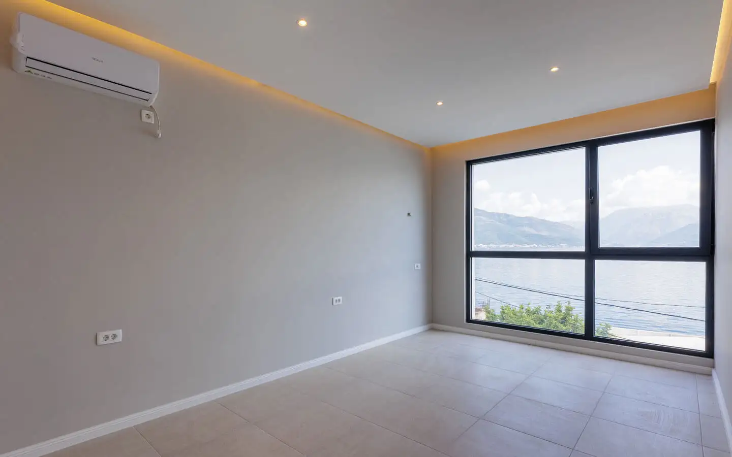 Villa 200m² in Montenegro, Tivat. Priced at 530000€ rent photo-19