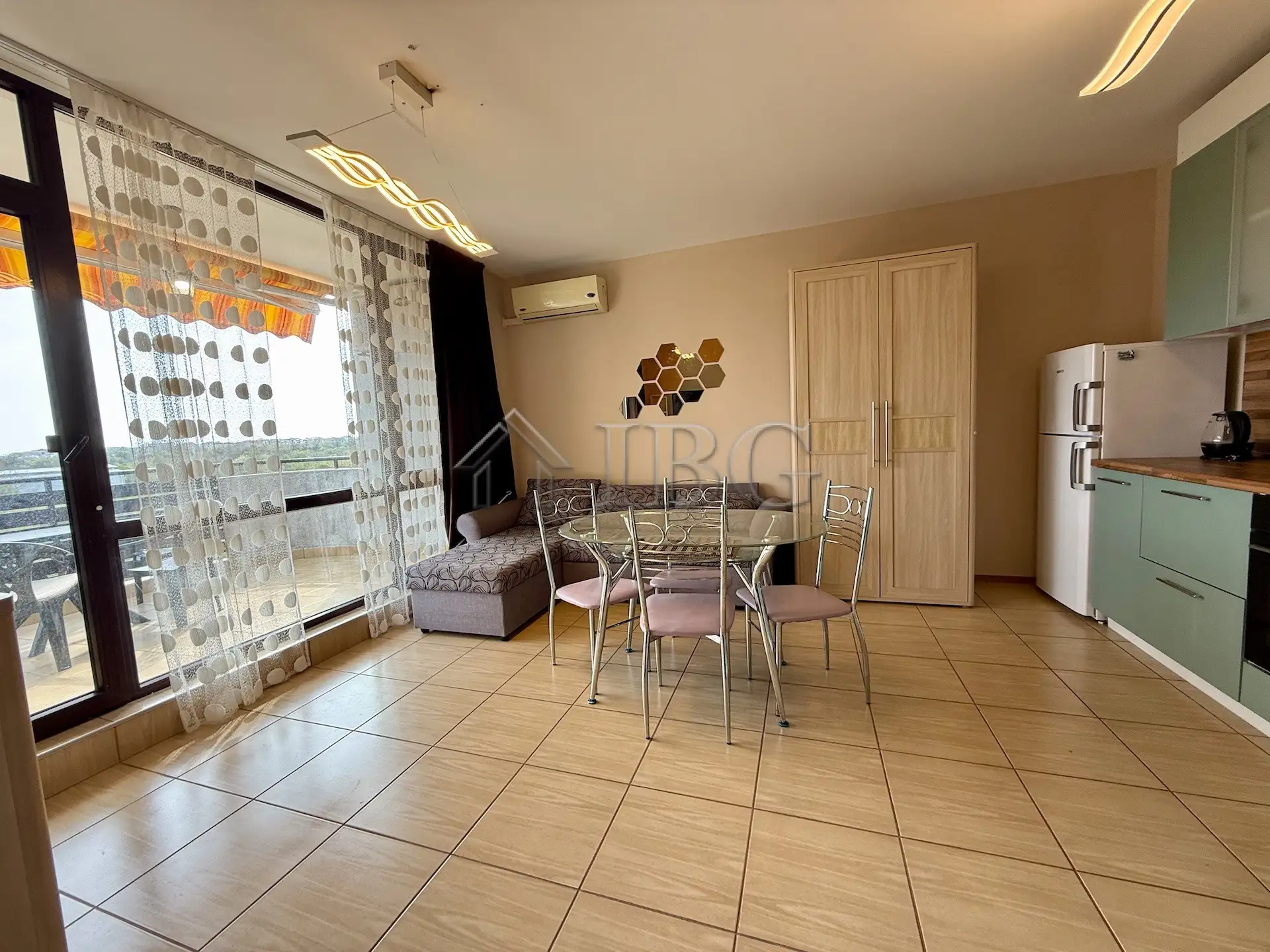 Flat 61m² in Bulgaria, Nessebar. Priced at 77900€ rent photo-2
