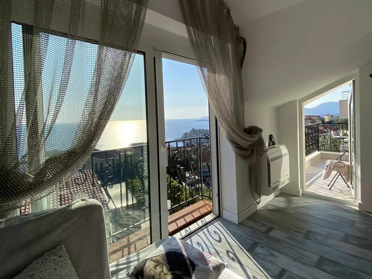 Flat 92m² in Montenegro, Sveti-Stefan. Priced at 400000€ rent photo-1