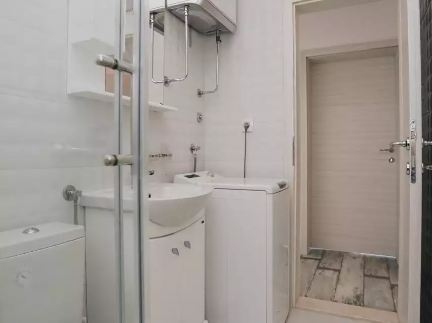 Flat 92m² in Montenegro, Sveti-Stefan. Priced at 400000€ rent photo-3