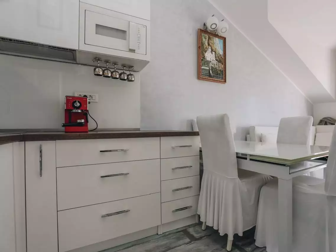 Flat 92m² in Montenegro, Sveti-Stefan. Priced at 400000€ rent photo-4