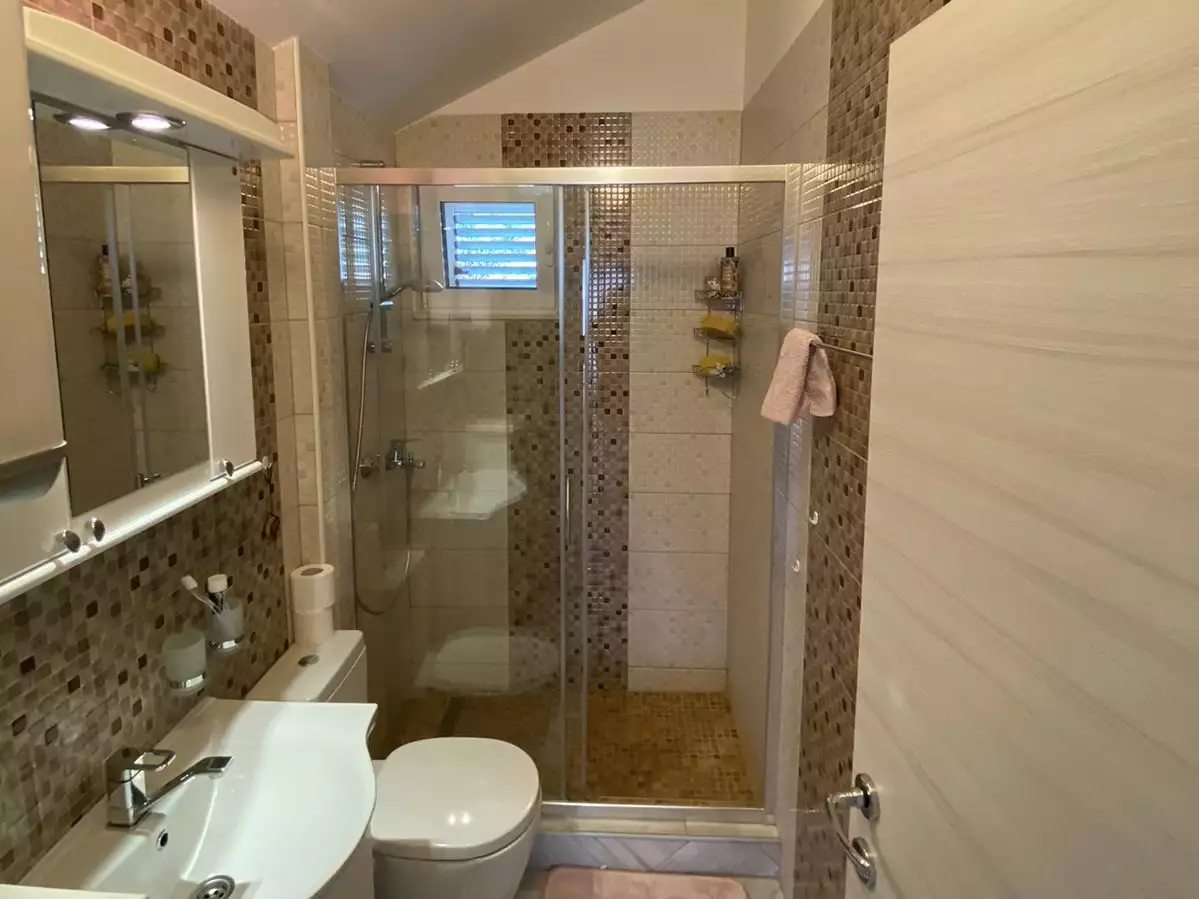 Flat 92m² in Montenegro, Sveti-Stefan. Priced at 400000€ rent photo-6