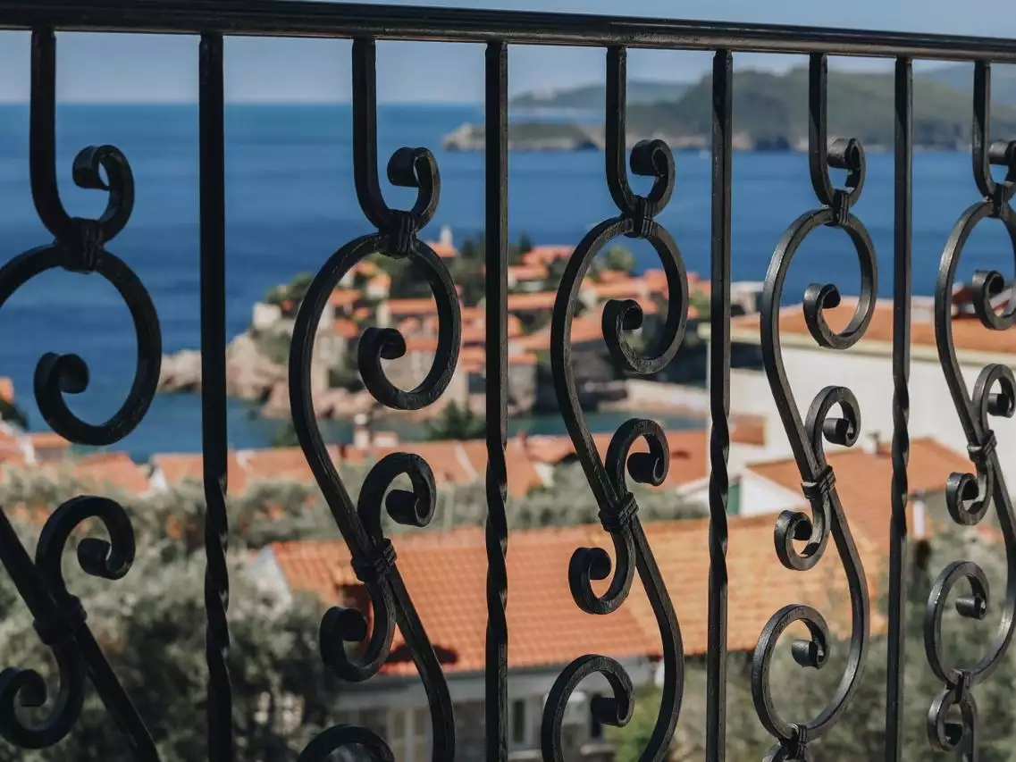 Flat 92m² in Montenegro, Sveti-Stefan. Priced at 400000€ rent photo-11
