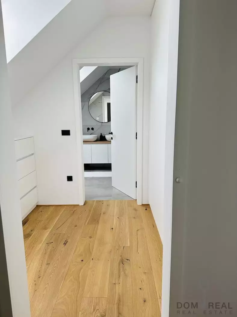 House 210m² in Slovenia, Domzale. Priced at 1099000€ rent photo-11