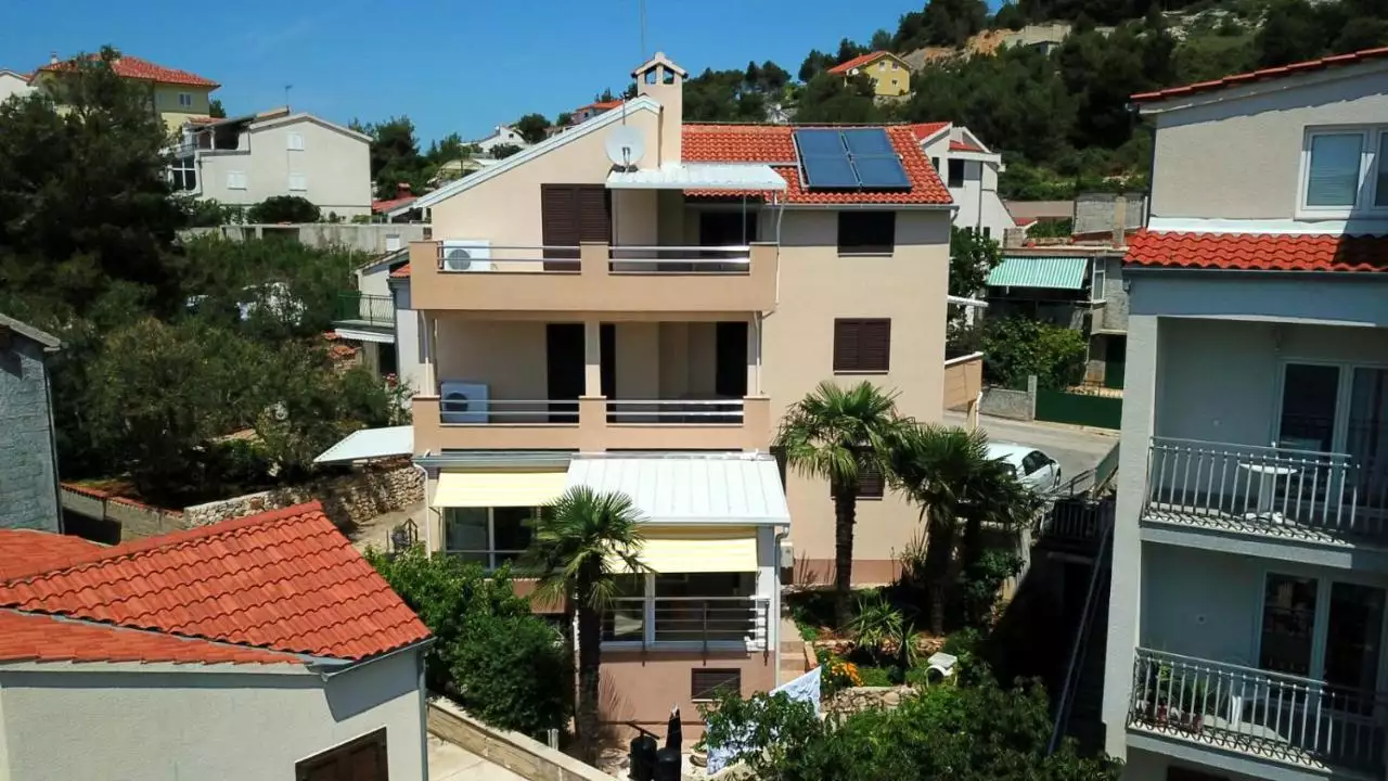 Hotels 330m² in Croatia, Zaboric. Priced at 990000€ rent photo-8