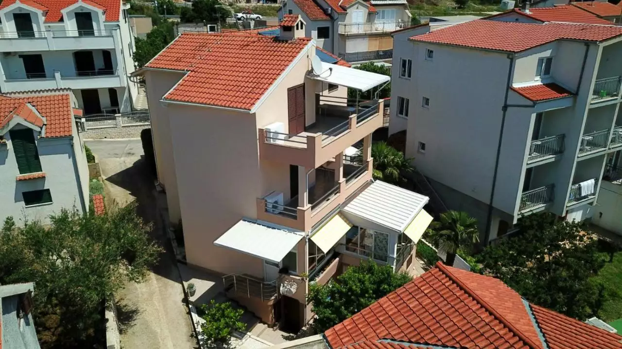 Hotels 330m² in Croatia, Zaboric. Priced at 990000€ rent photo-16