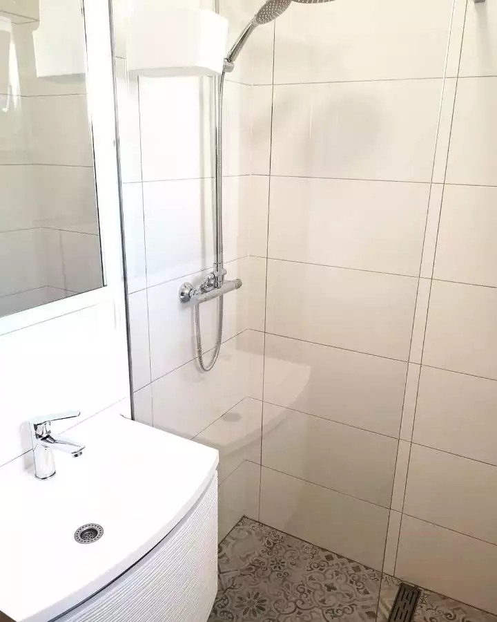 Hotels 330m² in Croatia, Zaboric. Priced at 990000€ rent photo-17
