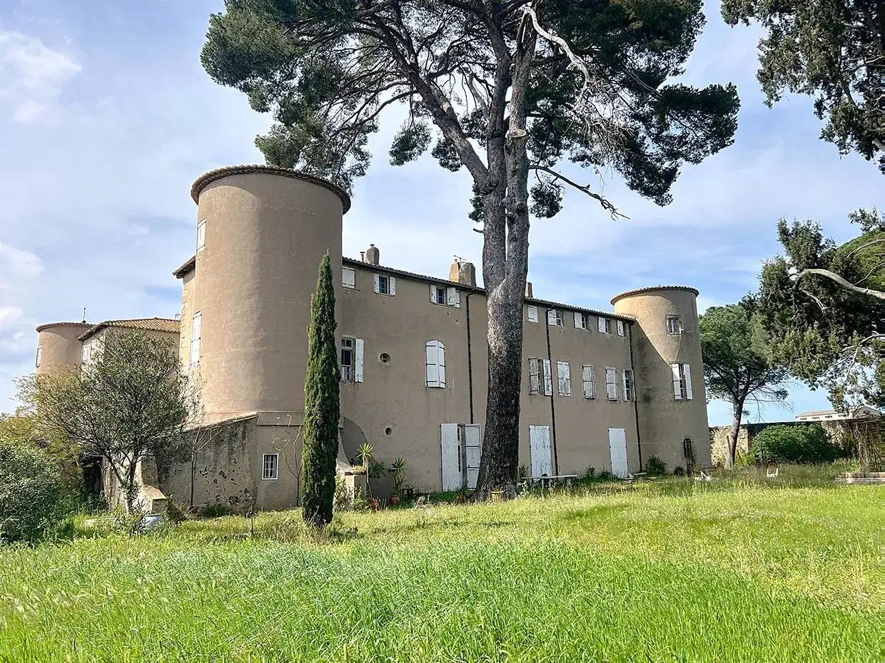 Castle 1200m² in France, Пезена. Priced at 1090000€ rent photo-3