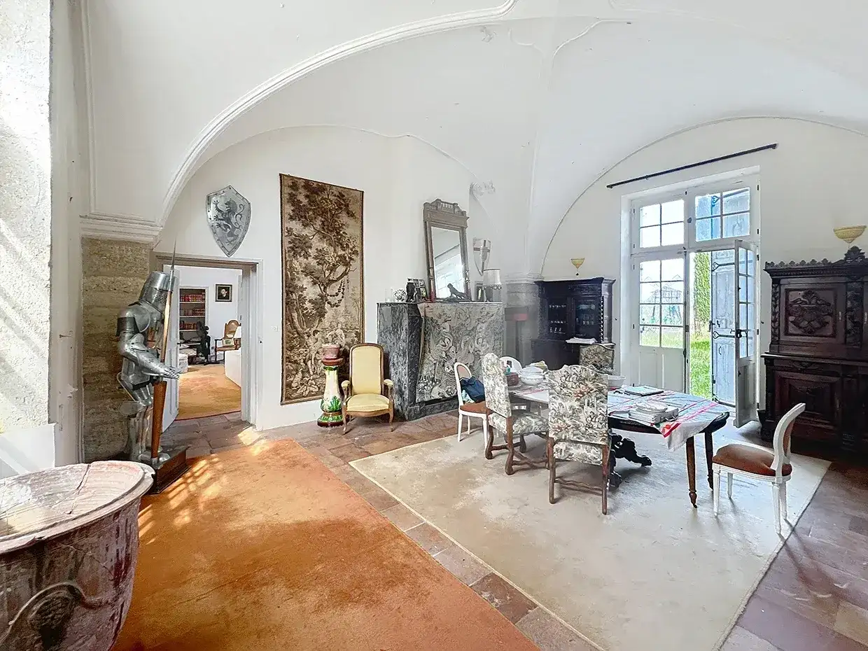 Castle 1200m² in France, Пезена. Priced at 1090000€ rent photo-18