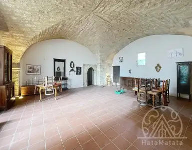 Buy in France for 1090000€