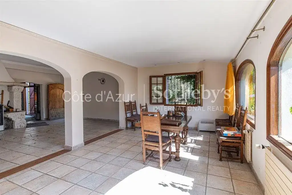 Castle 308m² in France, Falicon. Priced at 950000€ rent photo-1
