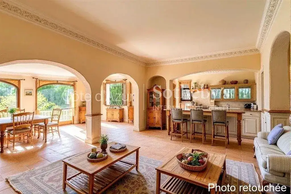 Castle 308m² in France, Falicon. Priced at 950000€ rent photo-6