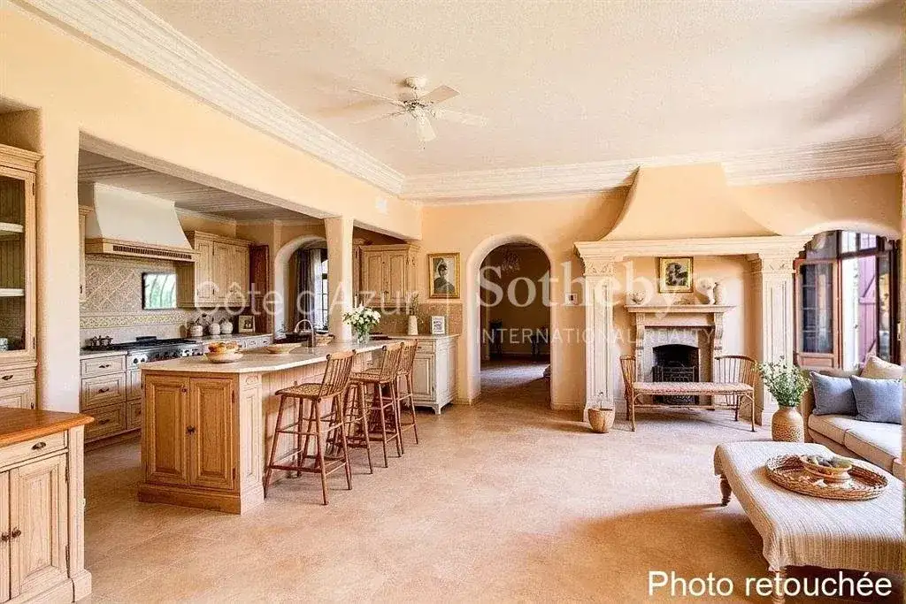 Castle 308m² in France, Falicon. Priced at 950000€ rent photo-7