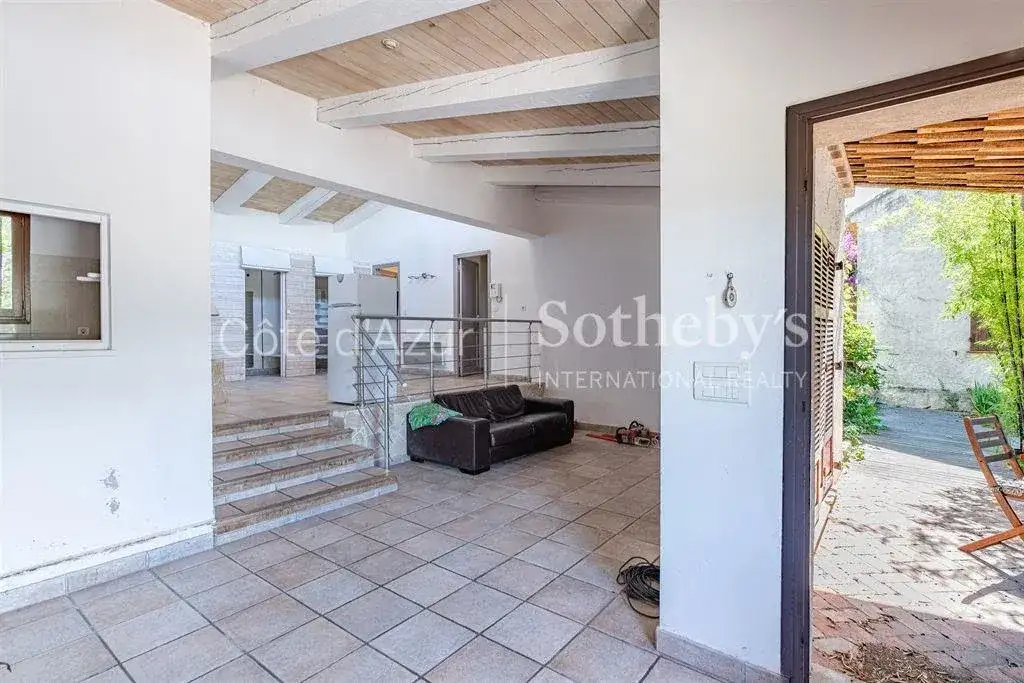 Castle 308m² in France, Falicon. Priced at 950000€ rent photo-9