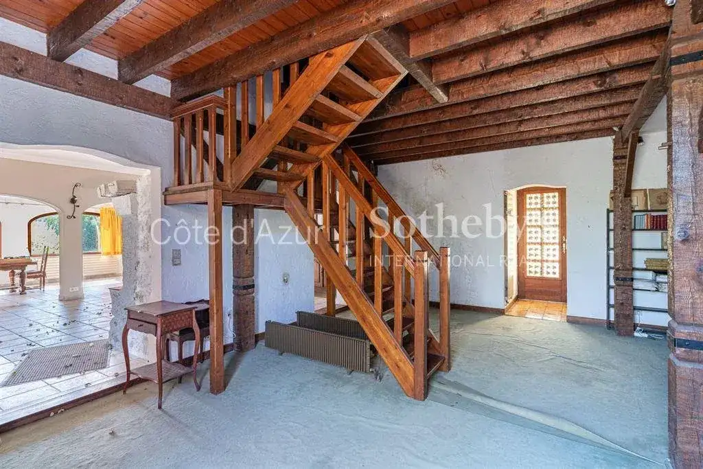 Castle 308m² in France, Falicon. Priced at 950000€ rent photo-11