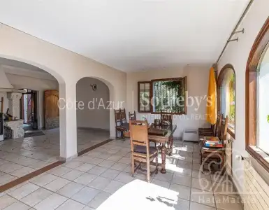 Buy in France for 950000€