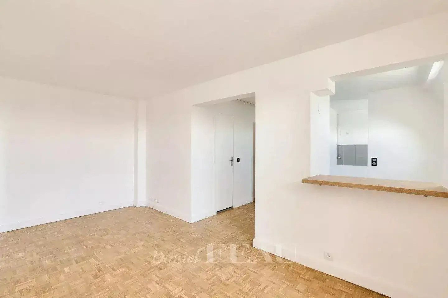 Castle 50m² in France, Versailles. Priced at 389000€ rent photo-6