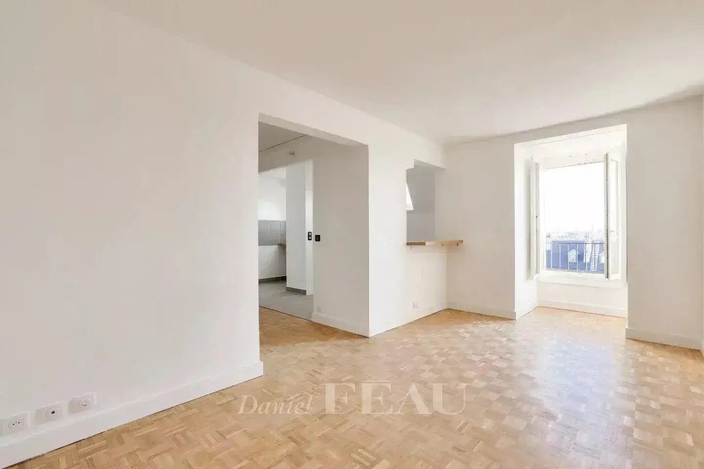 Castle 50m² in France, Versailles. Priced at 389000€ rent photo-14