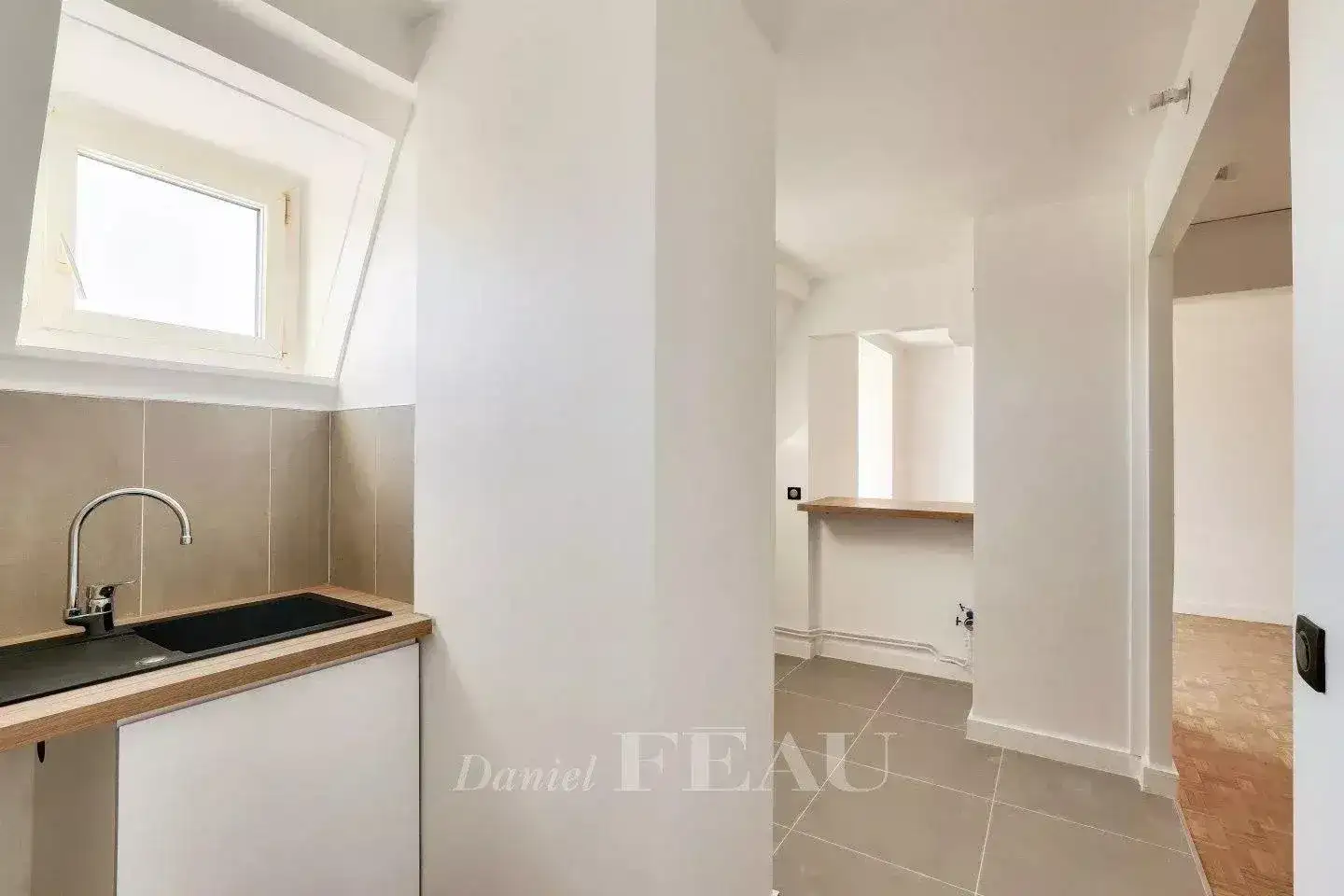 Castle 50m² in France, Versailles. Priced at 389000€ rent photo-16