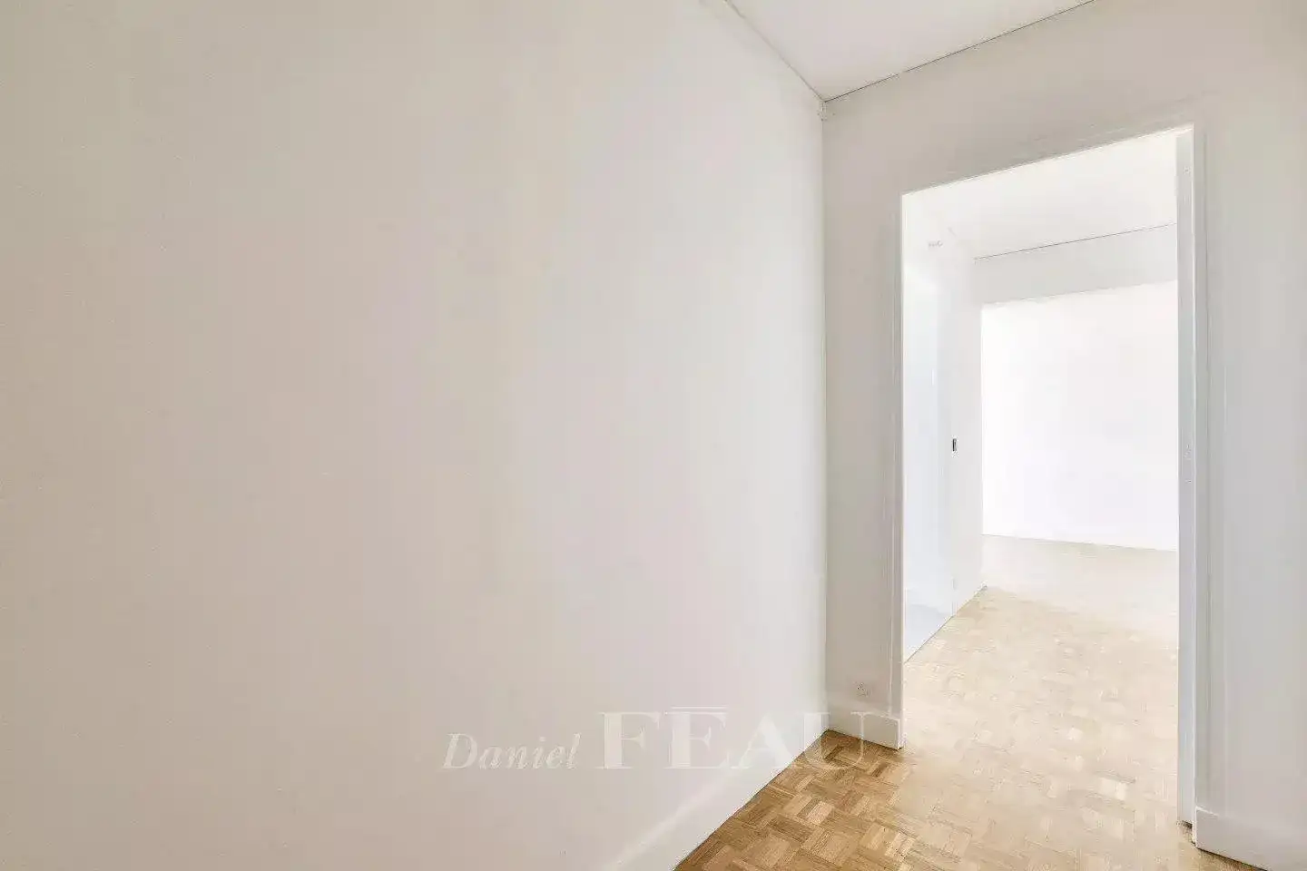 Castle 50m² in France, Versailles. Priced at 389000€ rent photo-17