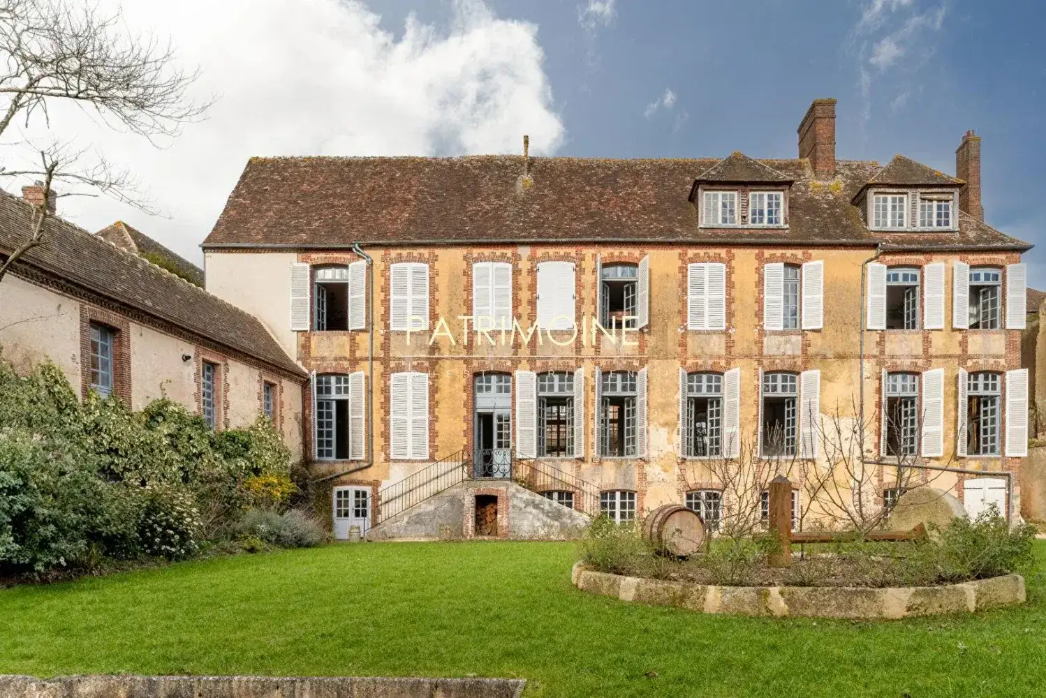 Castle 1400m² in France, Verneuil d'Avre d'Eaton. Priced at 2600000€ rent photo-9