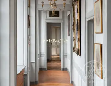 Buy in France for 2600000€