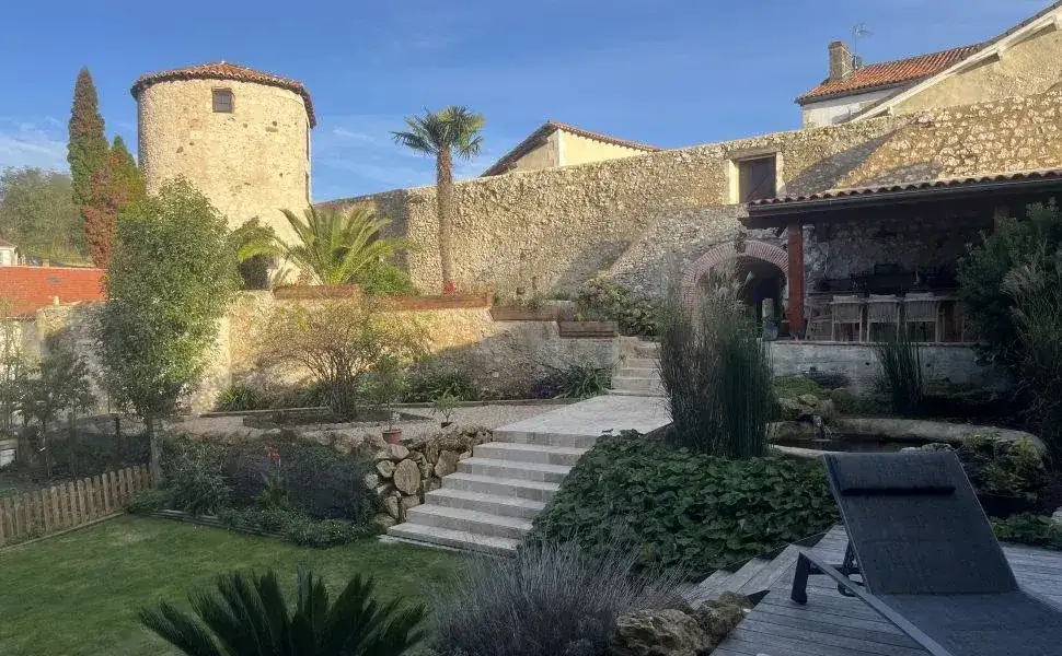 Castle 425m² in France, Saint-Sever. Priced at 1095000€ rent photo-4
