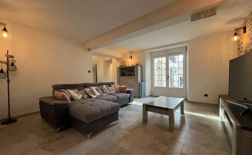 Castle 425m² in France, Saint-Sever. Priced at 1095000€ rent photo-5
