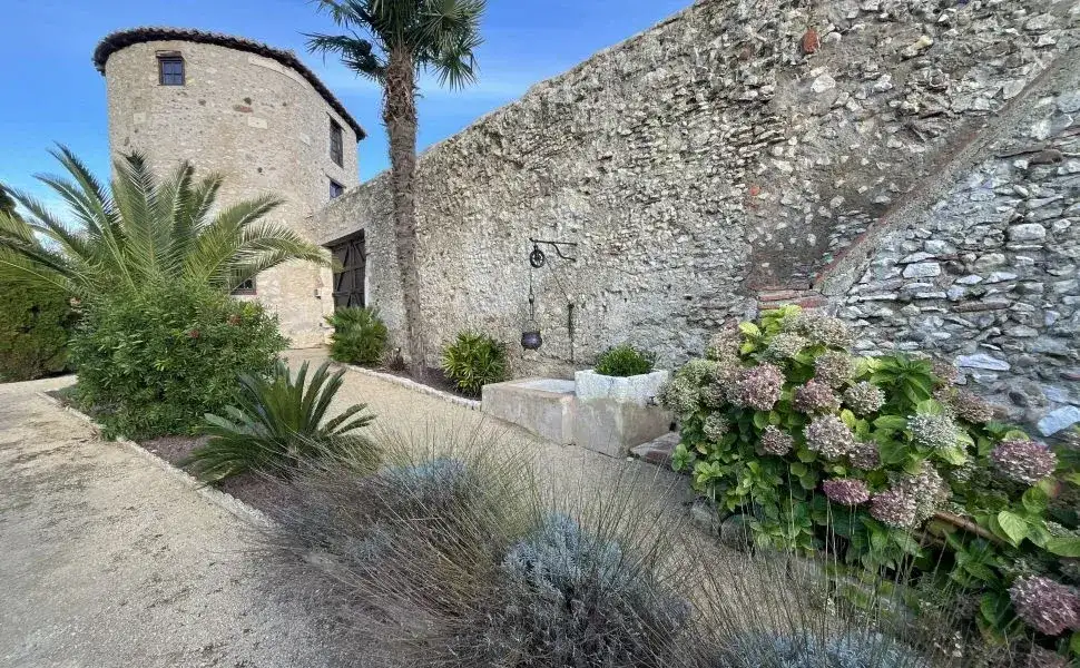 Castle 425m² in France, Saint-Sever. Priced at 1095000€ rent photo-15