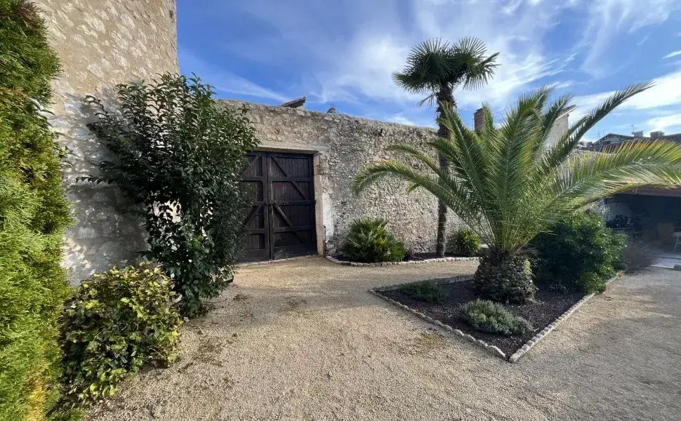 Castle 425m² in France, Saint-Sever. Priced at 1095000€ rent photo-16