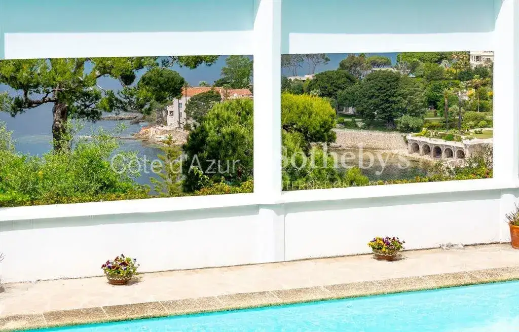 Castle 595m² in France, Saint-Jean-Cap-Ferrat. Priced at 15500000€ rent photo-2