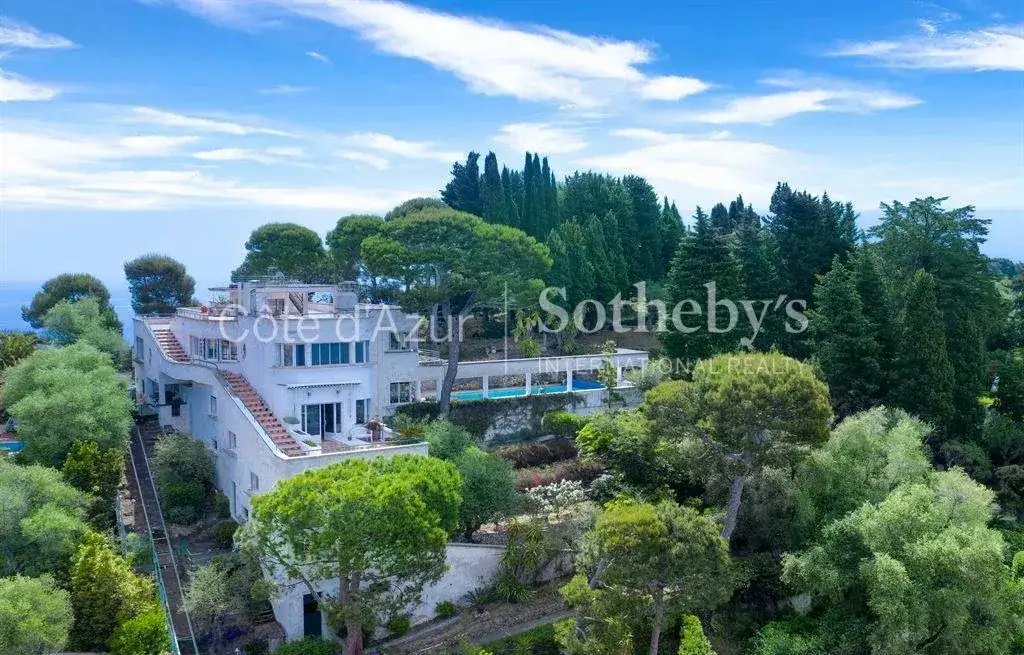 Castle 595m² in France, Saint-Jean-Cap-Ferrat. Priced at 15500000€ rent photo-4