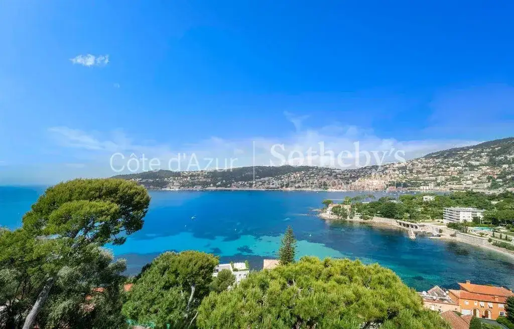 Castle 595m² in France, Saint-Jean-Cap-Ferrat. Priced at 15500000€ rent photo-7