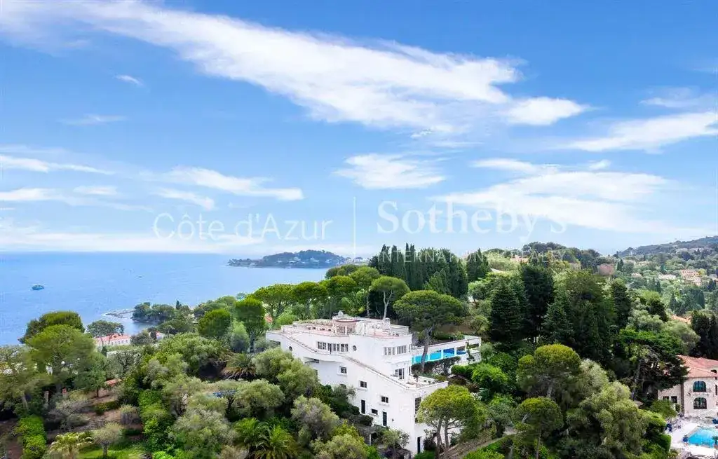 Castle 595m² in France, Saint-Jean-Cap-Ferrat. Priced at 15500000€ rent photo-8