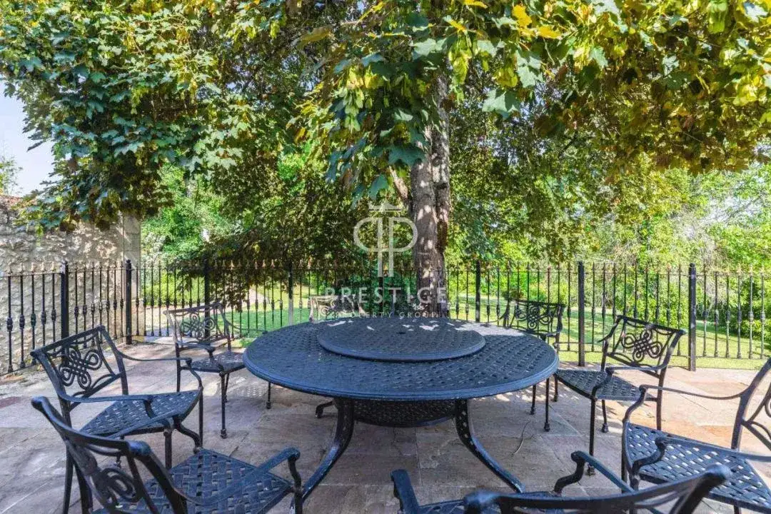 Castle 520m² in France, Blasimon. Priced at 1260000€ rent photo-1