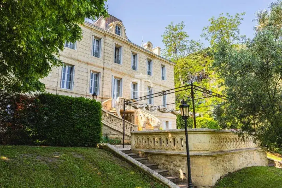 Castle 520m² in France, Blasimon. Priced at 1260000€ rent photo-2