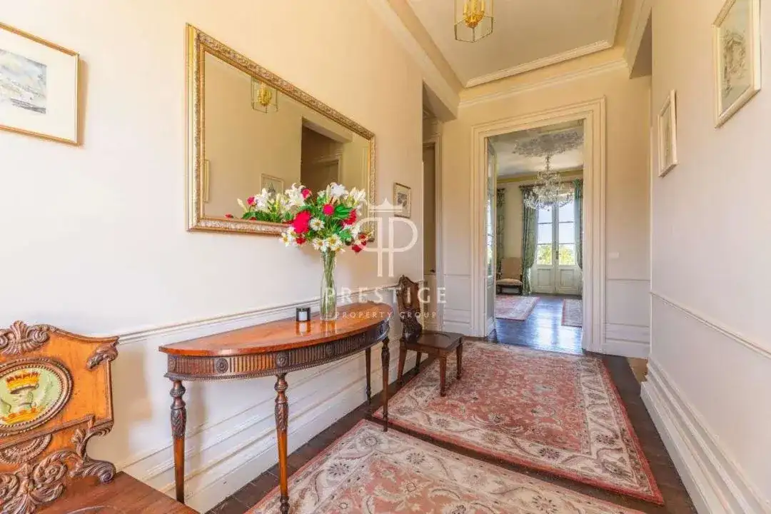 Castle 520m² in France, Blasimon. Priced at 1260000€ rent photo-4