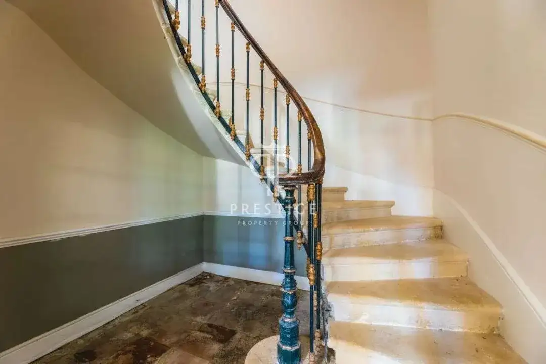 Castle 520m² in France, Blasimon. Priced at 1260000€ rent photo-5