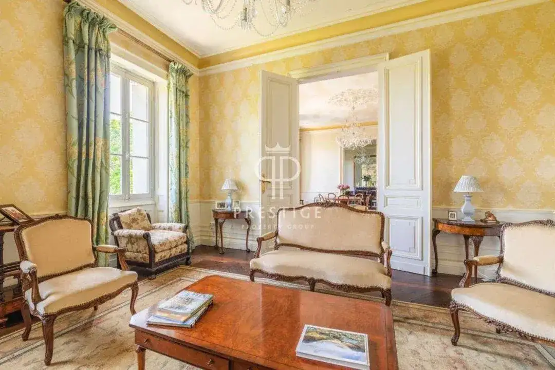 Castle 520m² in France, Blasimon. Priced at 1260000€ rent photo-6