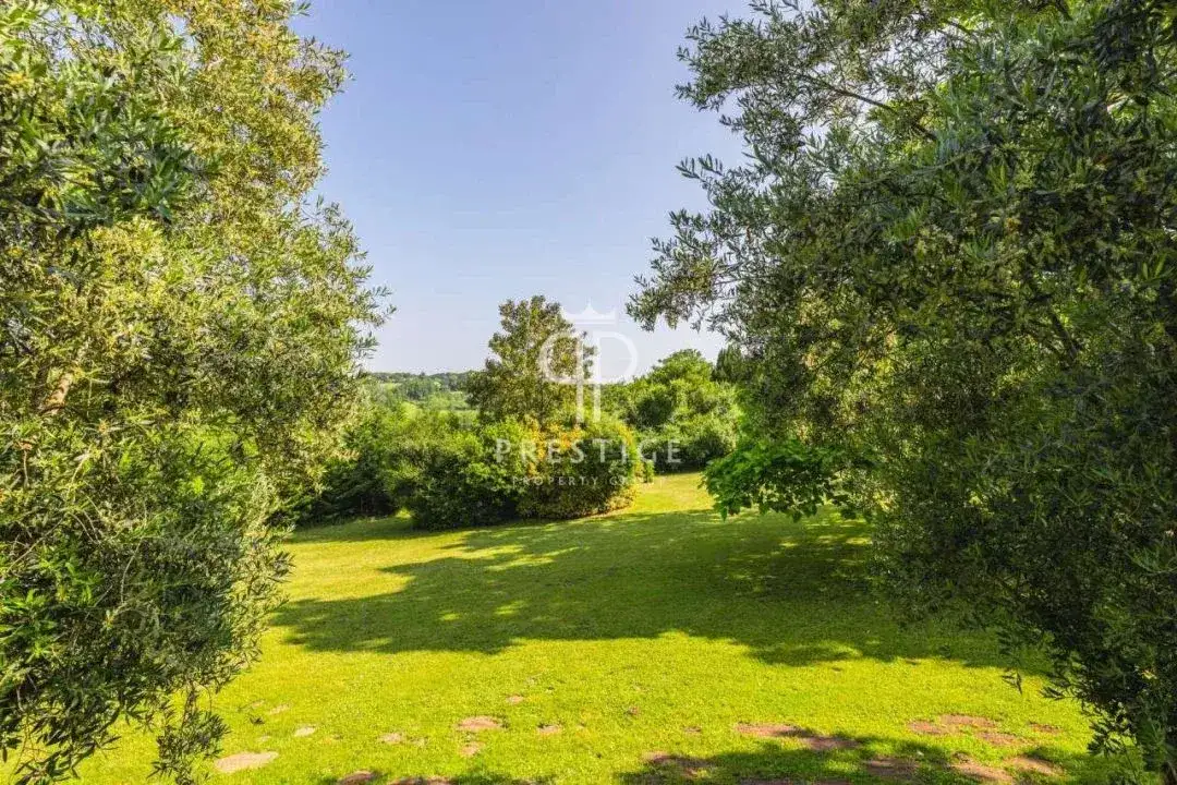 Castle 520m² in France, Blasimon. Priced at 1260000€ rent photo-14